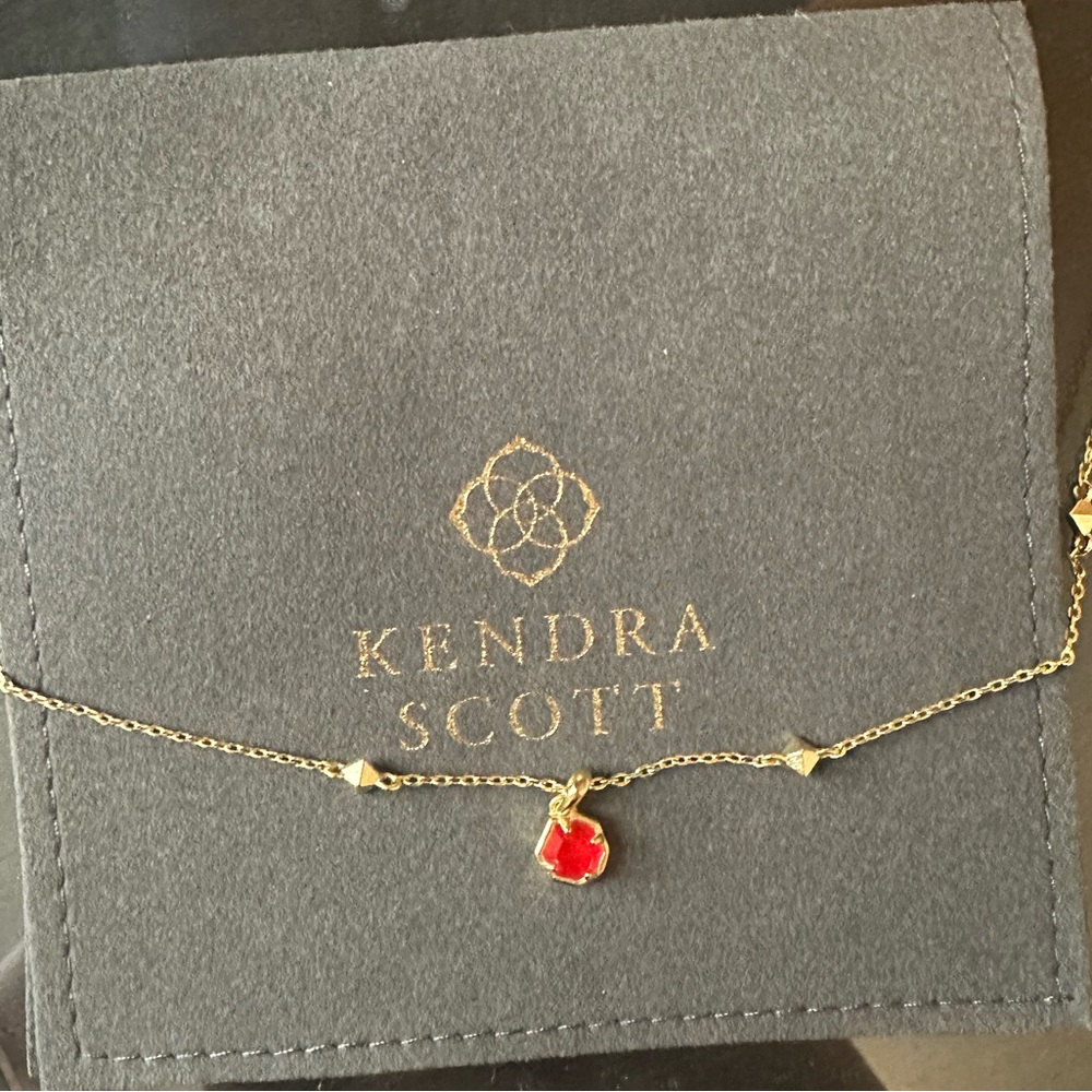 Kendra Scott Nola Gold Pendant Necklace in Red Illusion